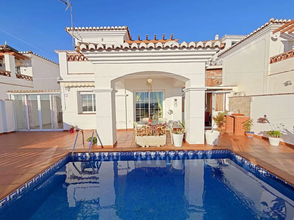 Bassein - South-Facing Villa with Sea Views in Torrox Park