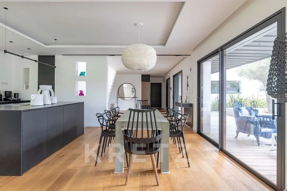 Söögituba - Contemporary House with Pool near Golf Course