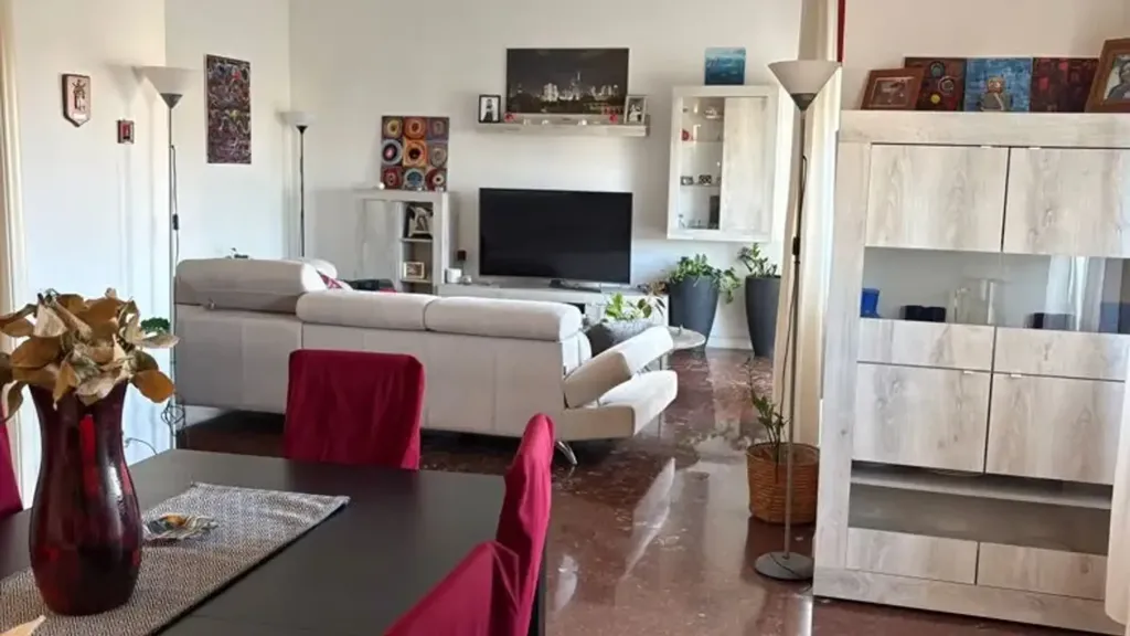 Salle à manger - 4-Bedroom Apartment with Panoramic Balconies in Monza