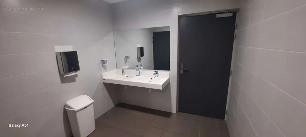 Bathrooms - Business Premises with Forest View in Auxons