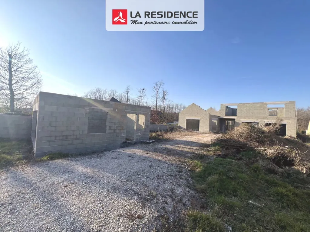 Jardin - Maison en Construction avec Piscine à Cellettes