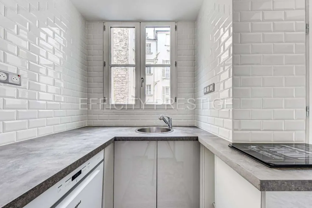 Cucina - 5-Piece Parisian Flat with High Ceilings