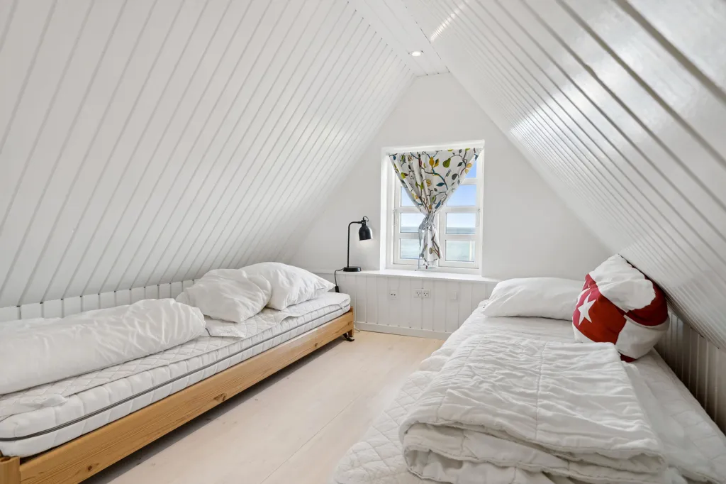 Magamistoad - Renovated Villa with Waterside in Strøby Egede