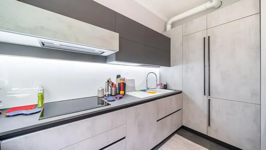 Cuisine - Spacious Trilocale with Balconies in Parma