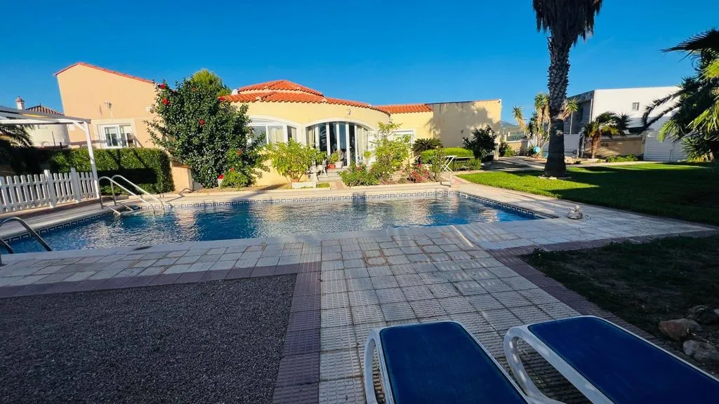 Piscine - Detached Villa with Pool in Miami Platja