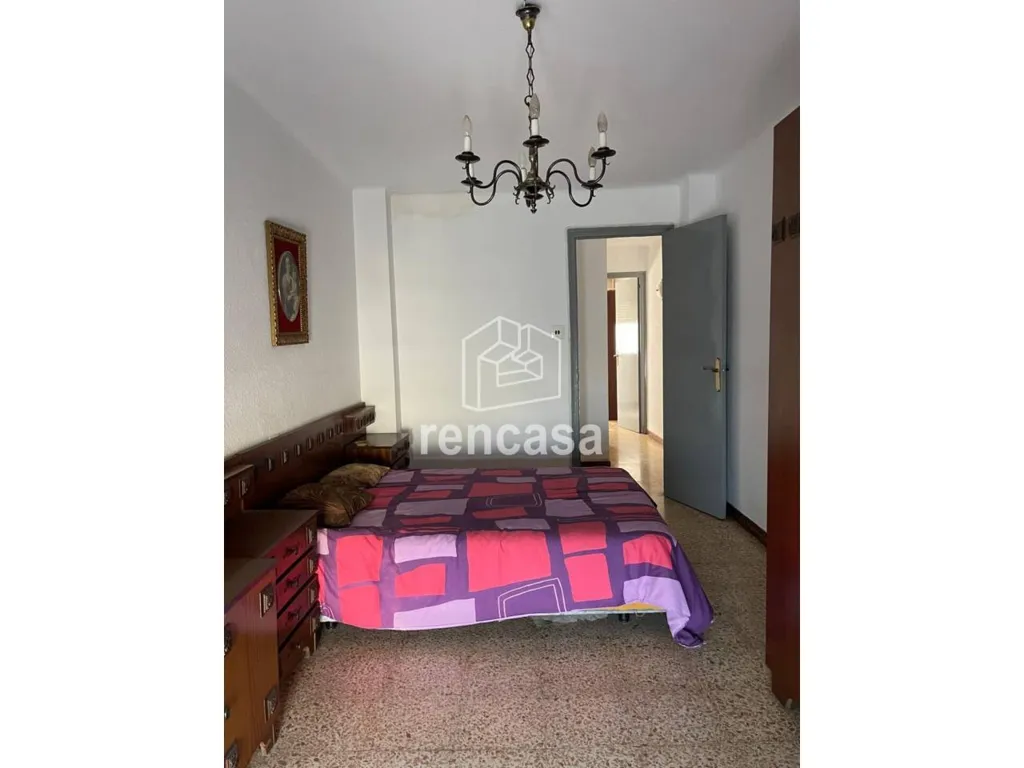 Magamistoad - Spacious Flat with Balcony in Instituts