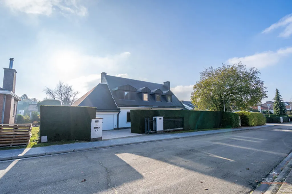 Extérieur - Villa Atypique avec Terrasse à Waterloo
