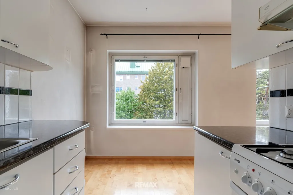 Köök - Apartment with Garden in Roihuvuori