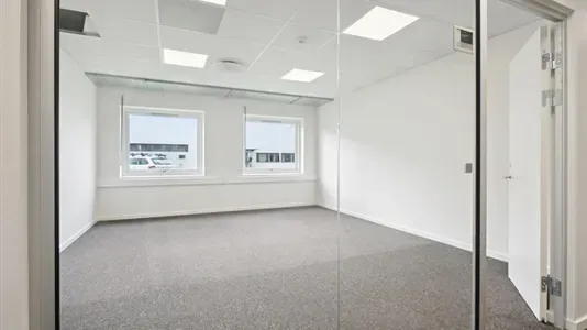 Bureau - High-Ceiling Warehouse near Motorring 3, Brøndby