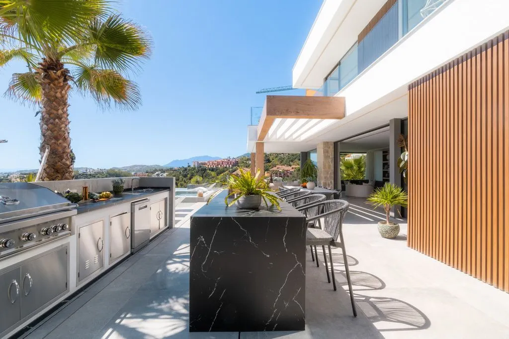 Terrass - Luxury Villa with Spa in La Quinta