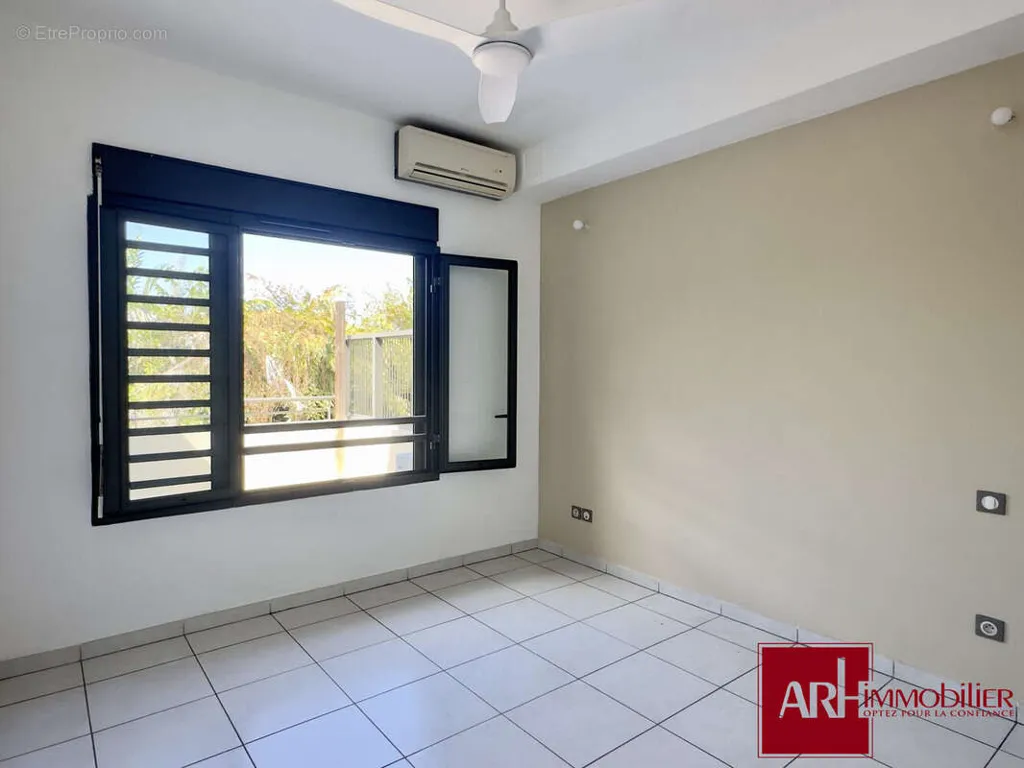 Pièces - Appartement Traversant avec Terrasse à Saint-Paul