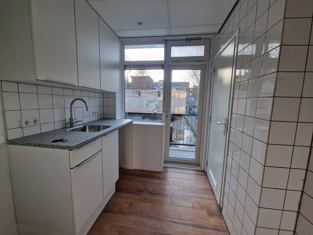 Köök - Apartment with Balcony in Rotterdam Centre
