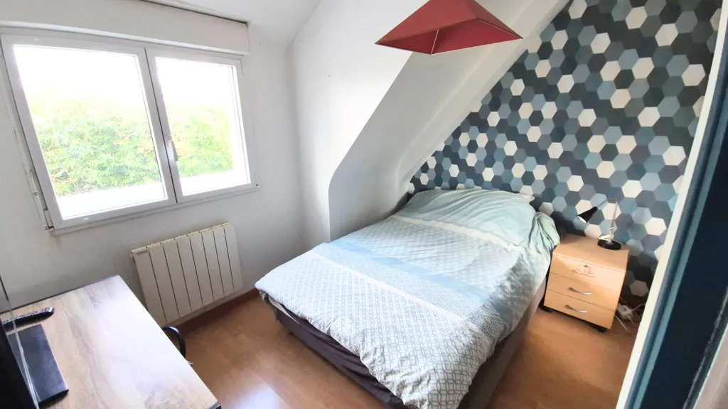 Chambres - Maison avec terrasse en bois à Saint-Yvi