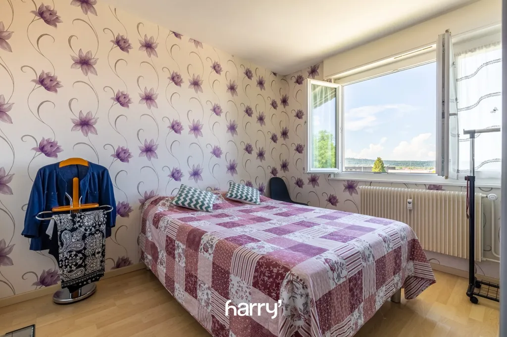 Magamistoad - 3/4-Bed Apartment with Balcony in Pontarlier