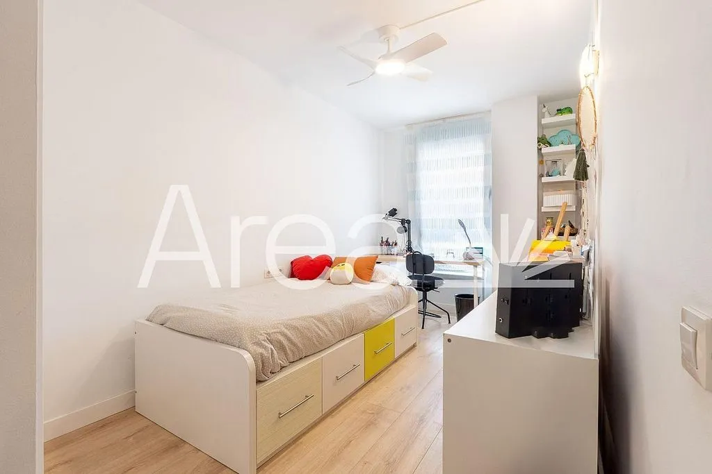 Apartment with Terrace in Parc Central, Mataró