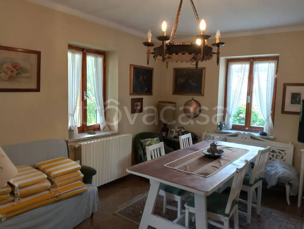 Dining Room - Independent Villa with Private Garden in Barge