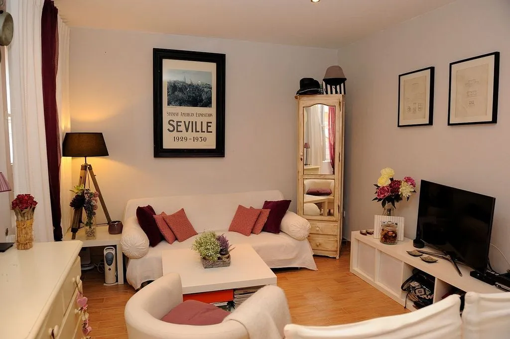 Elutuba - Furnished Studio in Santa Cruz, Sevilla