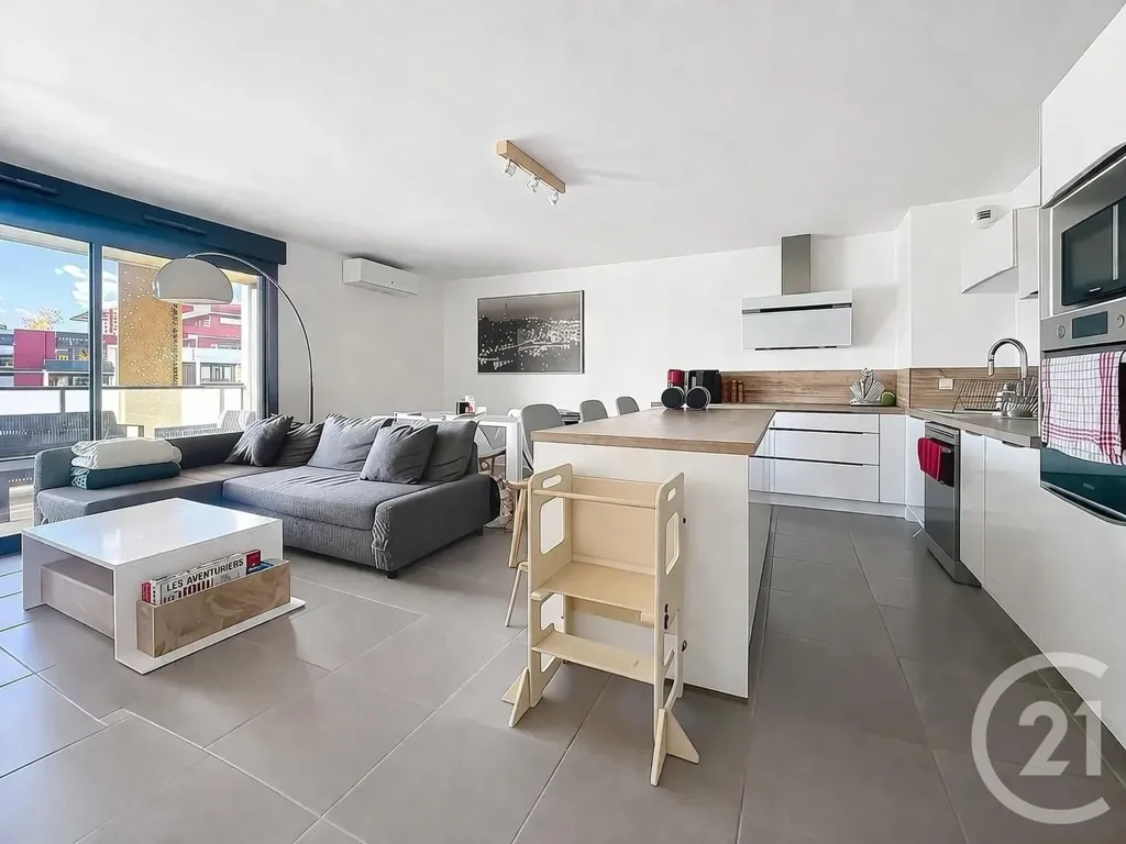 Séjour - Appartement 3 Pièces avec Loggia à Ovalie