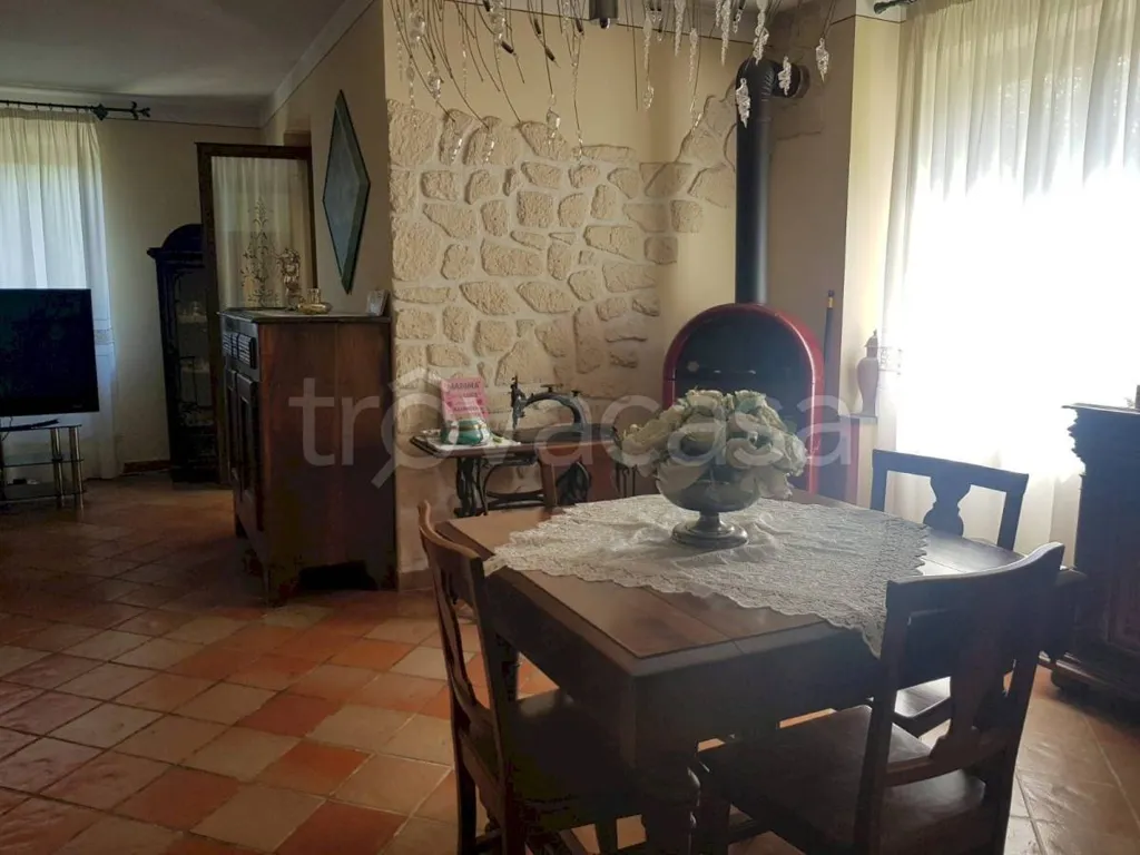 Salle à manger - Villa with Garden and Terraces in Torre Pellice