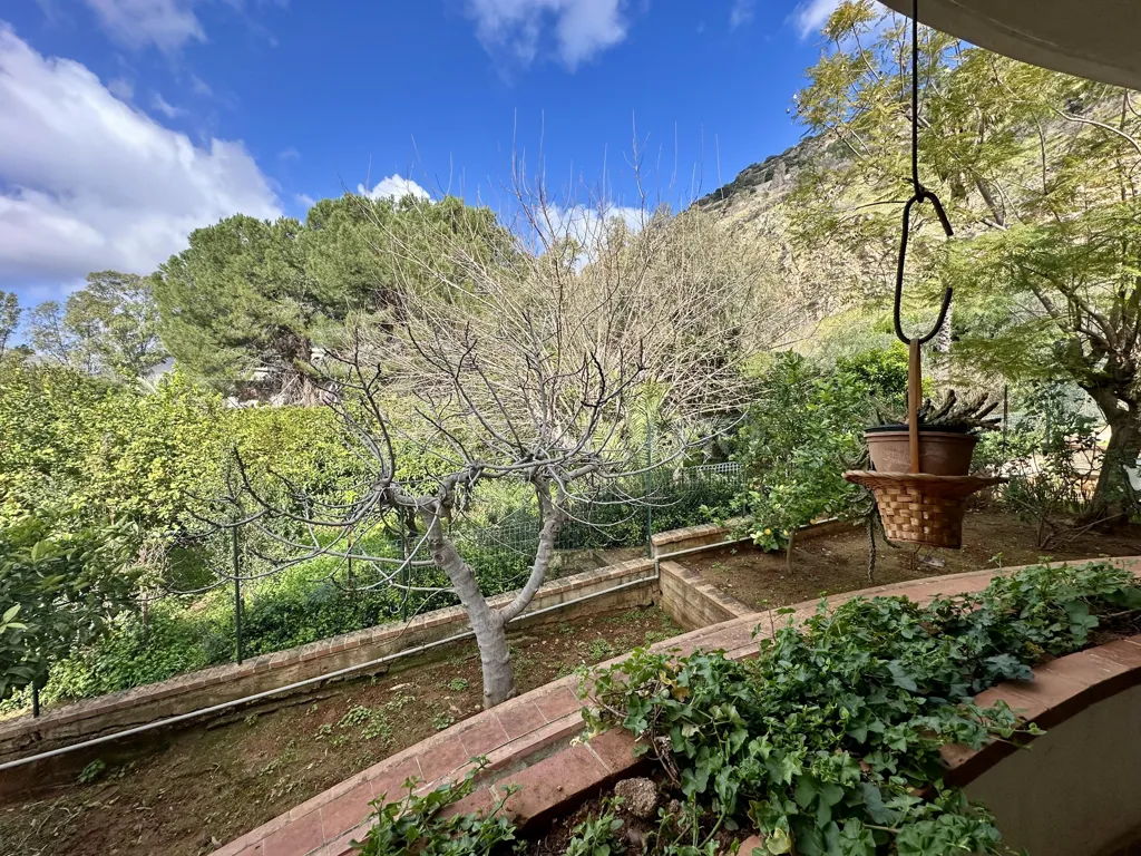 Aed - Luxury Villa with Circular Design in Palermo
