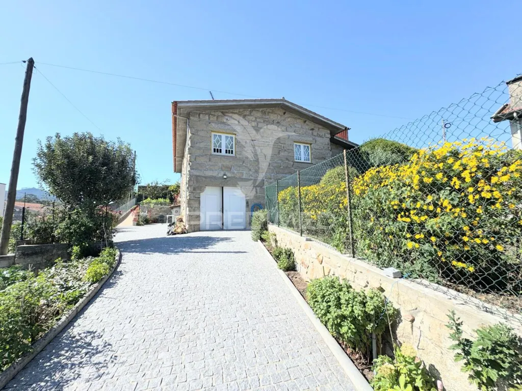 Exterior - Detached House with Solar Exposure in Guimarães