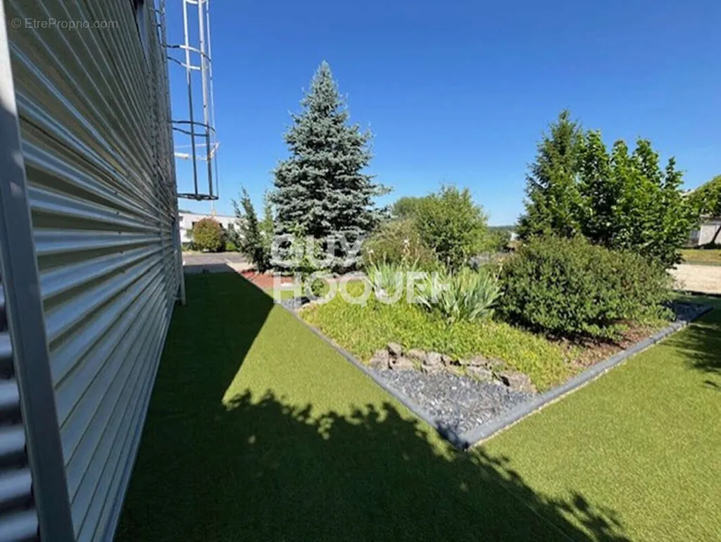 Jardin - Immeuble Tertiaire Haut de Gamme à Rioz