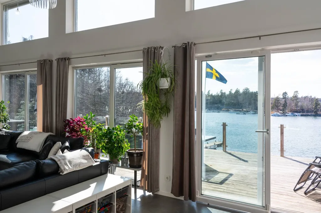 Elutuba - Scenic Villa with Pool in Southern Archipelago