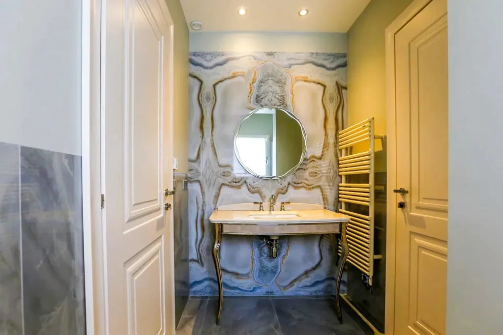 Bathrooms - Neo-Classical Villa with Sea View in Cap d’Antibes