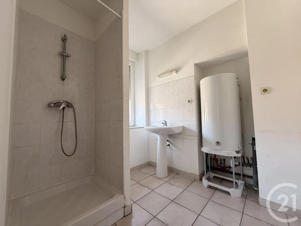 Vannitoad - 2-Bedroom Flat in Corbelin Centre
