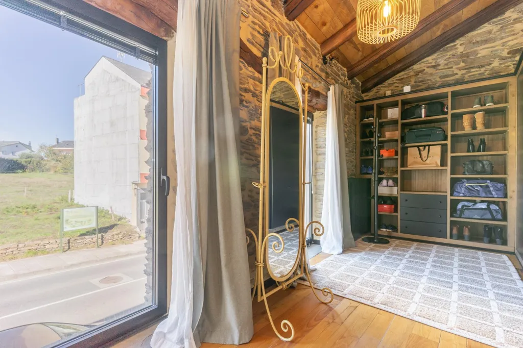 Pièces - Restored Chalet with River Walk Access in Lugo