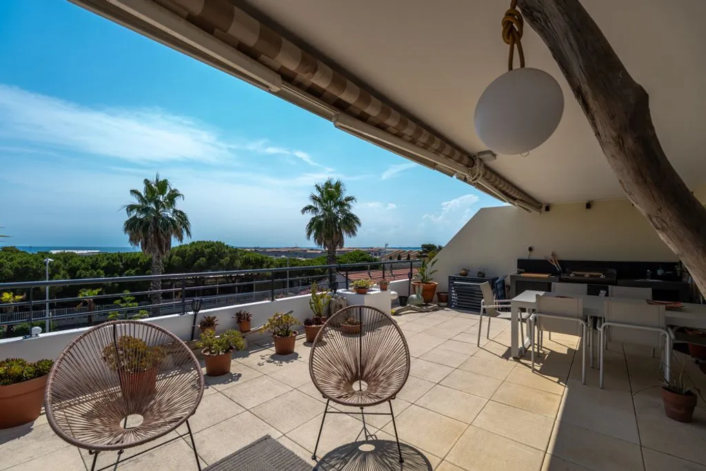 Terrace - Luxury Apartment with Sea View in Sète