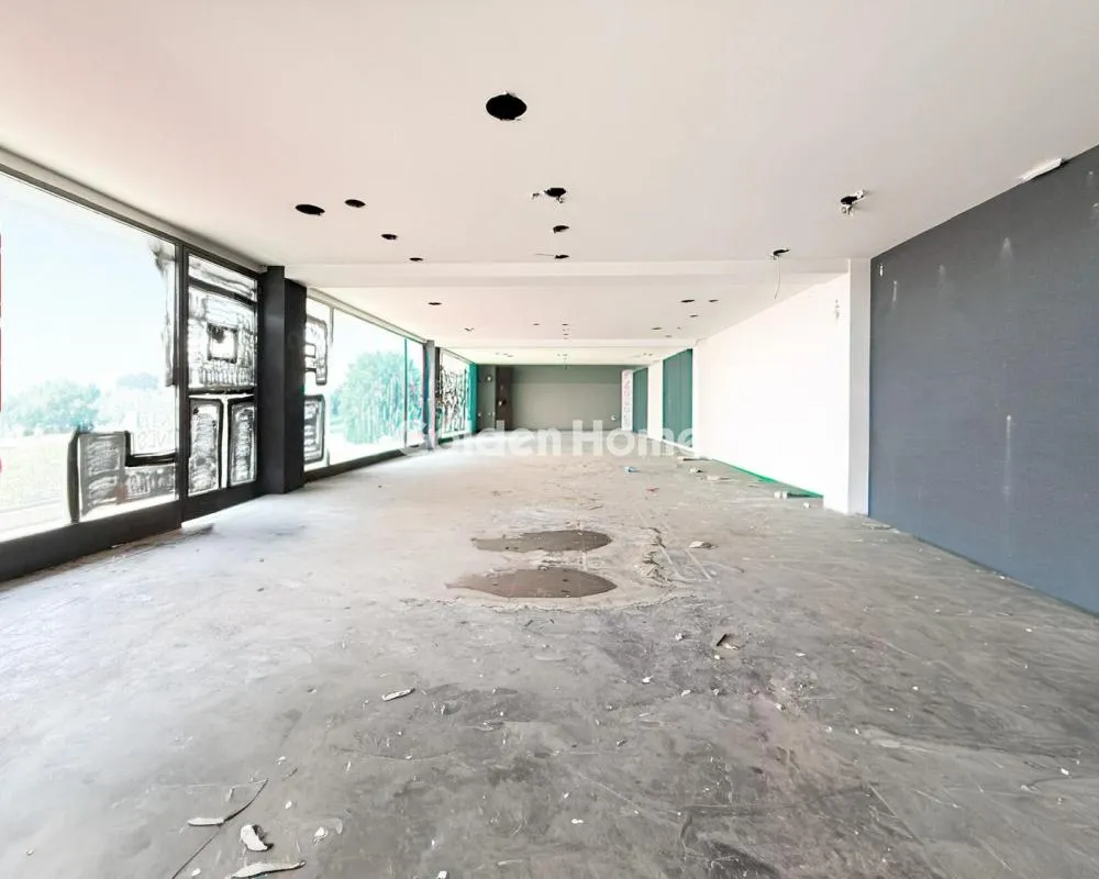 Pièces - Commercial Property with Office in Argiroúpoli Centre