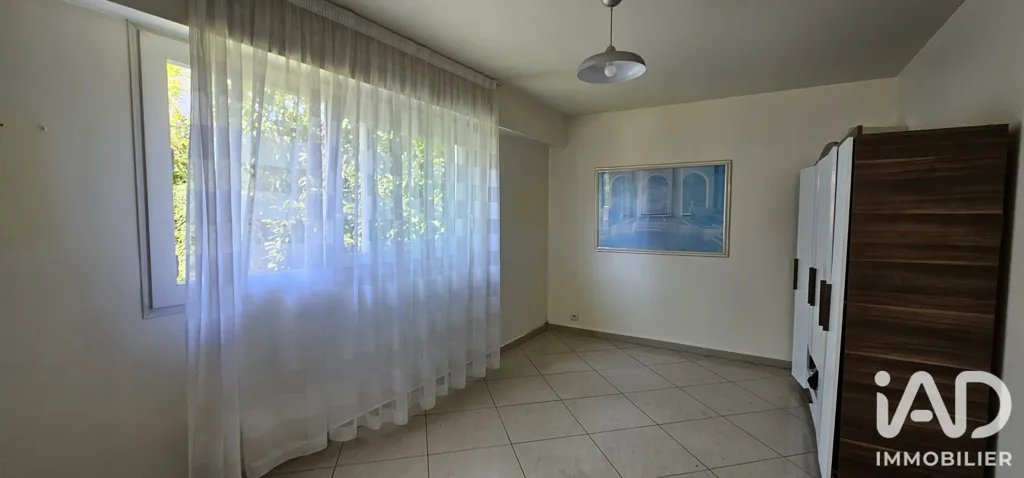 Chambres - Villa avec Piscine et Dépendance à Les Pavillons-sous-Bois