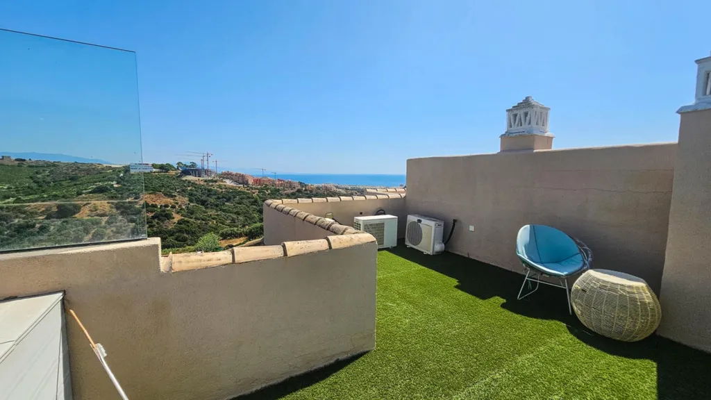 Terrasse - Refurbished Semi-Detached with Pool in La Duquesa