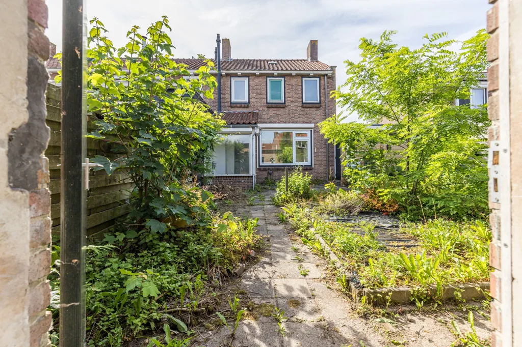 Jardin - Corner House with Garden in Puttershoek
