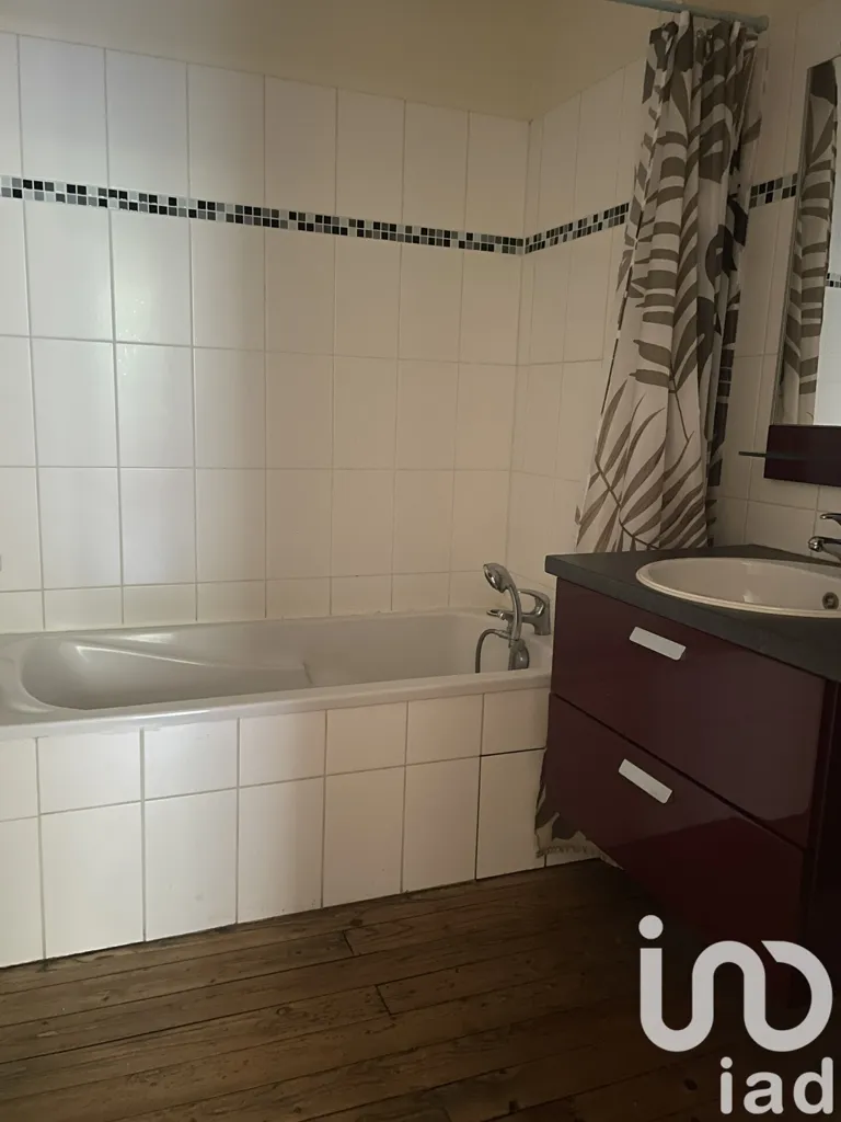 Bathrooms - Bright Apartment with Balcony in Vals-les-Bains