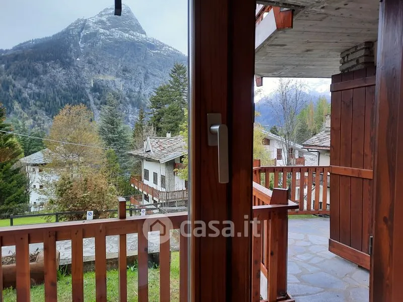 Rõdu - Panoramic Apartment with Balcony in Courmayeur