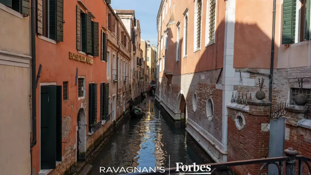 Aed - Canal-Front Apartment in Venice