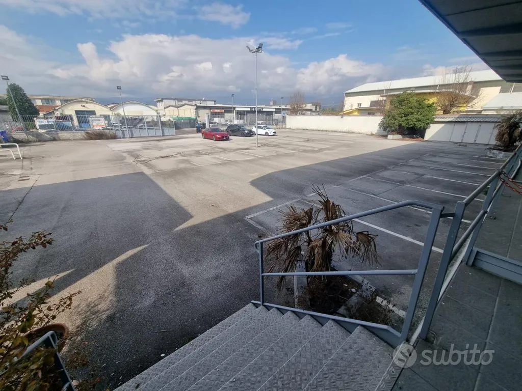 Extérieur - Industrial Warehouse with Parking in Pistoia