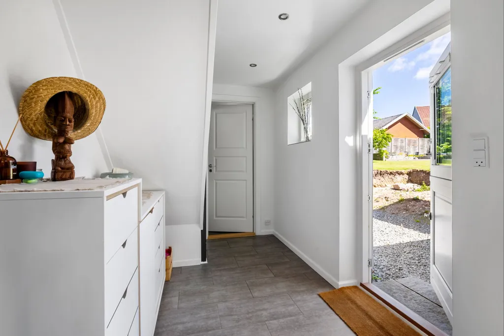 Esik - Renovated Villa with Garden in Græsted