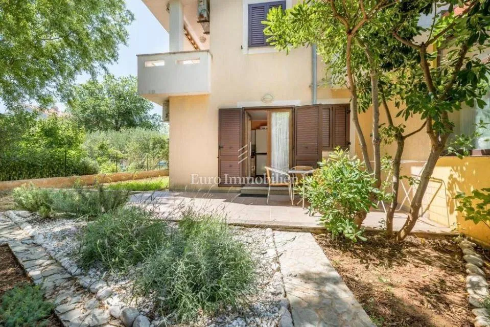 Giardino - Apartment with Terrace in Baška