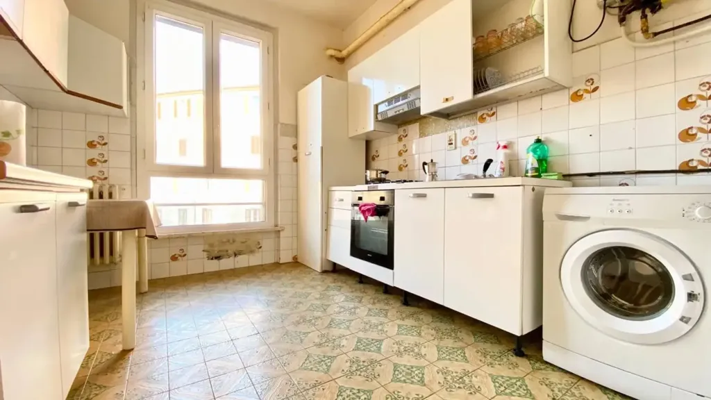 Kitchen - 5-Bedroom Apartment in Central Ancona