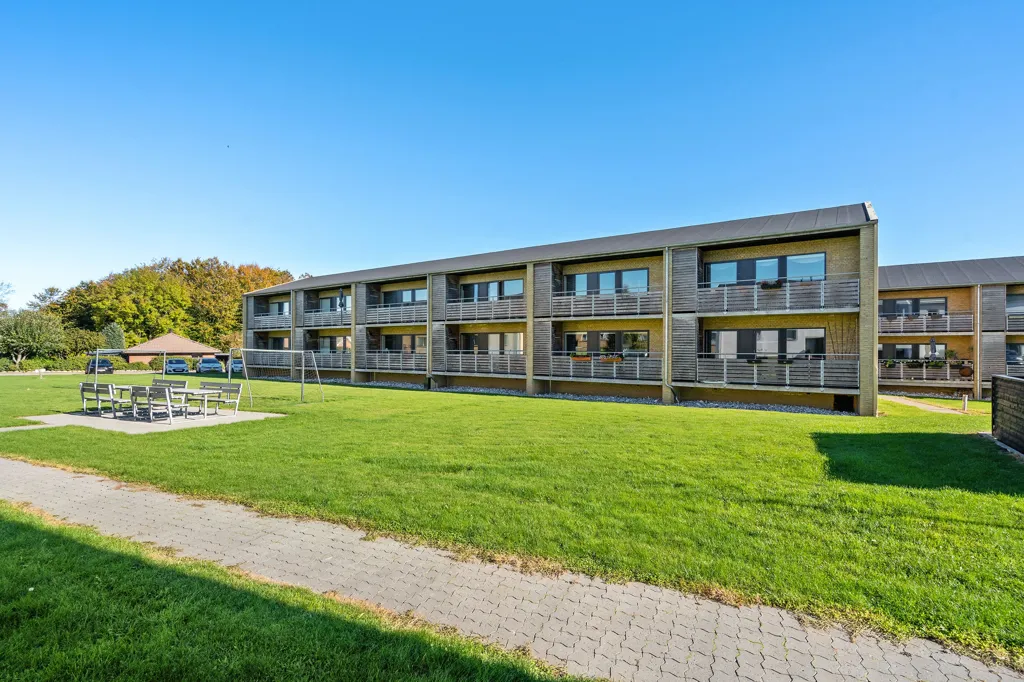 Jardin - 3-Bedroom Flat with Balcony in Vejle