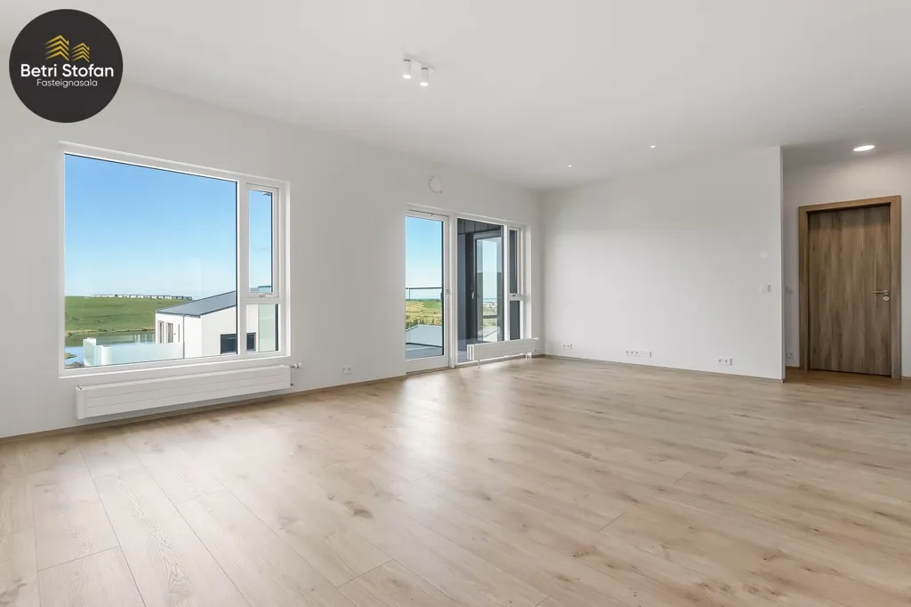 Séjour - Modern Apartment with Garden in Garðabær
