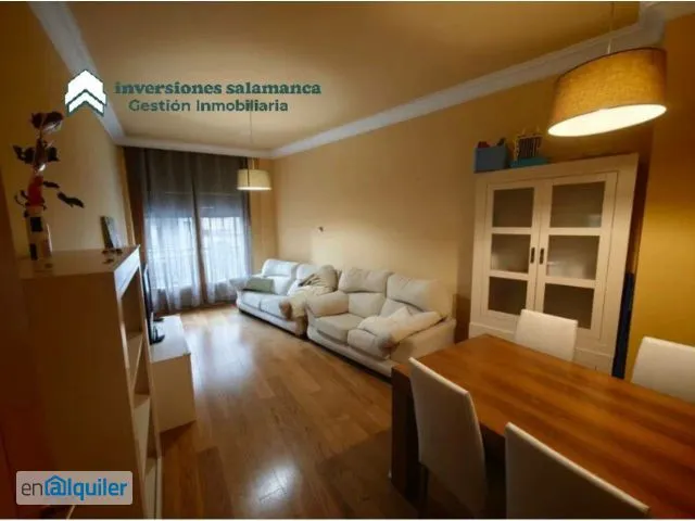 Salle à manger - Ample Flat with Balcony in City Centre