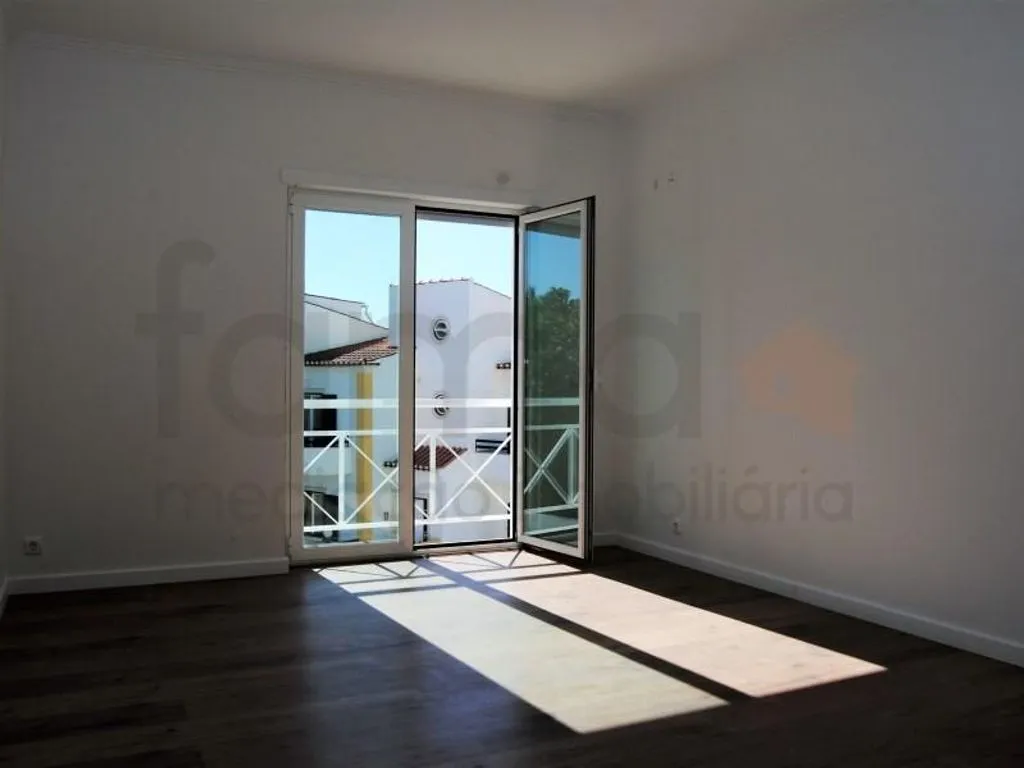 Toad - Remodelled House with Sea View in Ericeira