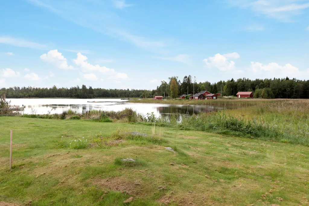 Aed - Seaside Plot in Idyllic Lassöviken
