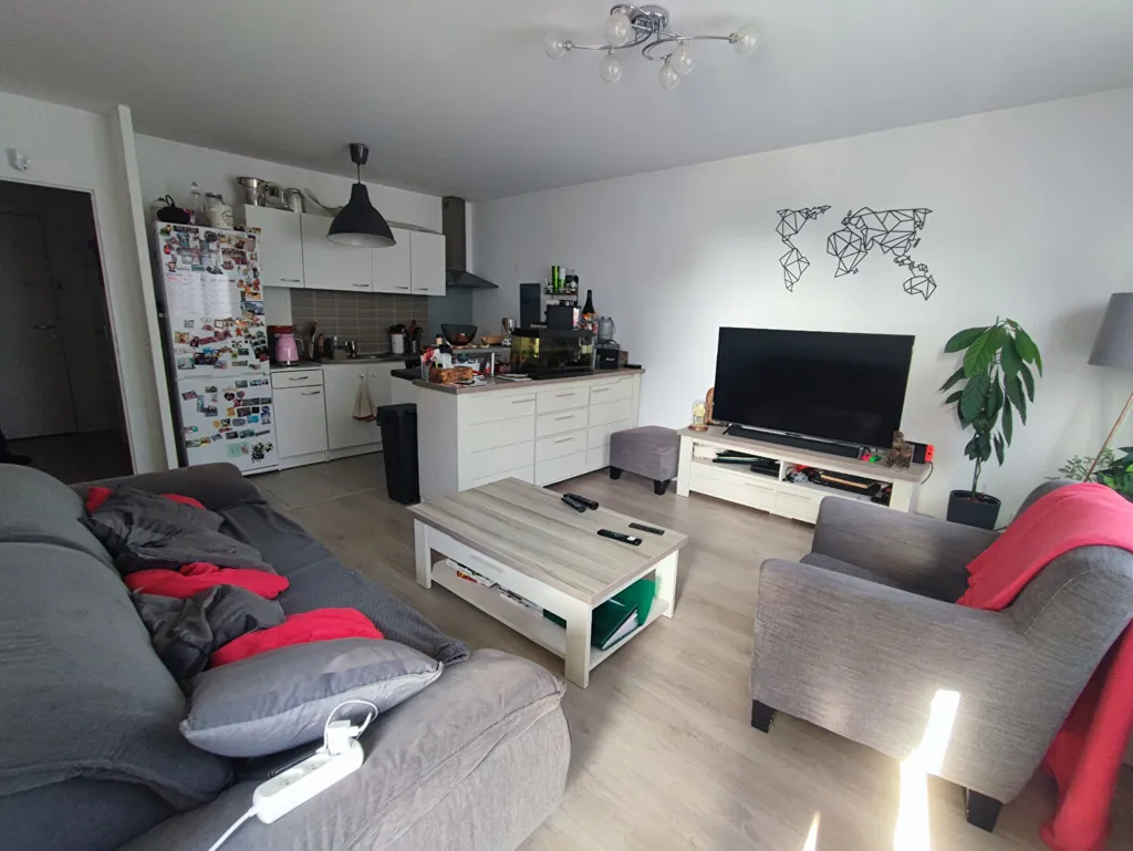 Séjour - Appartement 4 Pièces avec Balcon à Chessy