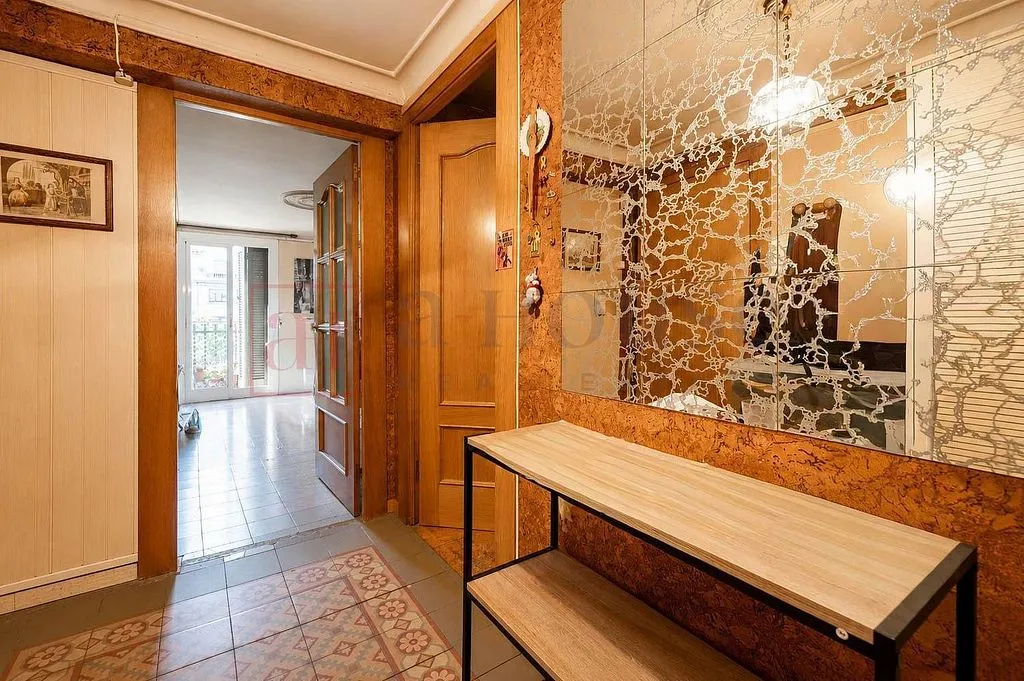 Ingresso - Apartment with Balcony in La Nova Esquerra de l'Eixample