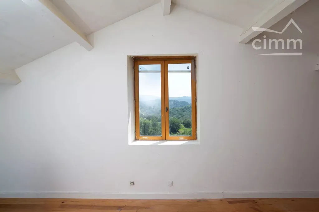 Pièces - Maison en pierre avec vue panoramique à Saint-Andéol-de-Vals